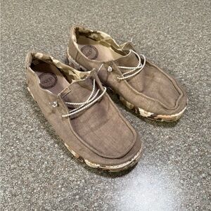 Women’s Size 9 Camo Hey Dudes